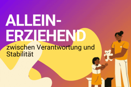 Grafik mit violett-orangefarbenem Hintergrund und der Überschrift „Alleinerziehend – zwischen Verantwortung und Stabilität“. Rechts steht ein Elternteil mit einem Kind und überreicht ihm ein Stofftier; auf dem Boden liegen Spielzeug und Bauklötze. Die Illustration symbolisiert den Alltag von Alleinerziehenden zwischen Fürsorge, Verantwortung und Stabilität.