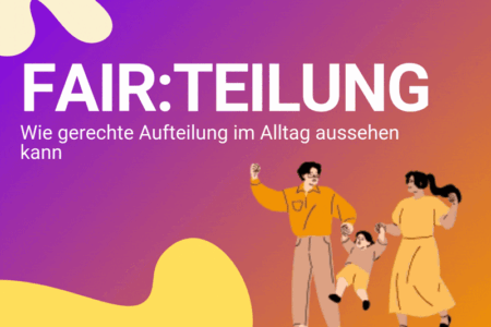 Illustration mit dem Titel „FAIR:TEILUNG – Wie gerechte Aufteilung im Alltag aussehen kann“. Vor violett-orangem Hintergrund schwingen zwei Erwachsene gemeinsam ein Kind an den Händen. Die Darstellung symbolisiert partnerschaftliche Verantwortung und faire Aufteilung im Familienalltag.